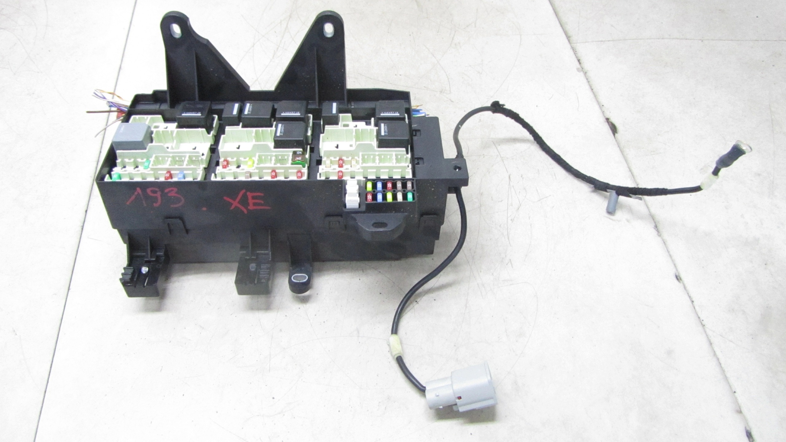 Caja Fusibles Jaguar XE GX73-14A067-DB image 3