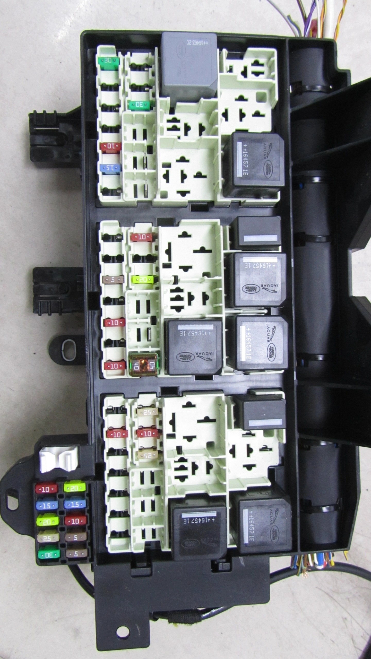 Caja Fusibles Jaguar XE GX73-14A067-DB image 4