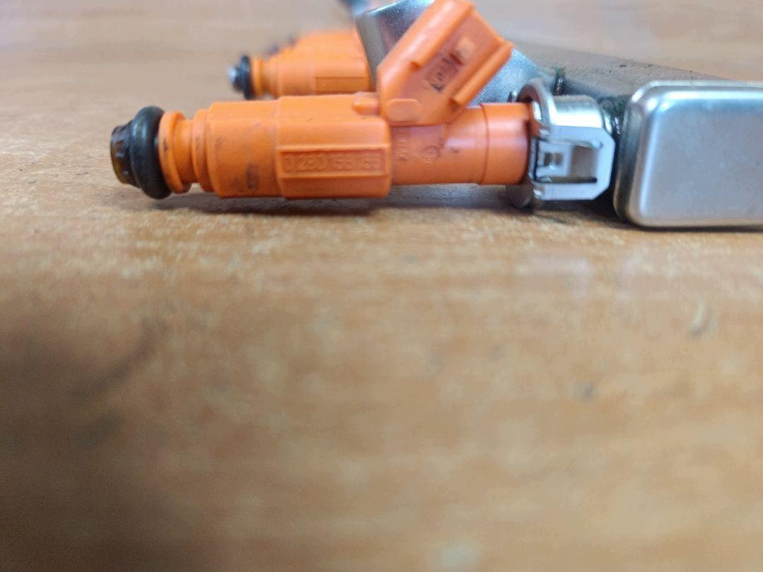 Fuel Rail w/ Injectors Ford Focus MK2 1.8 16V image 3