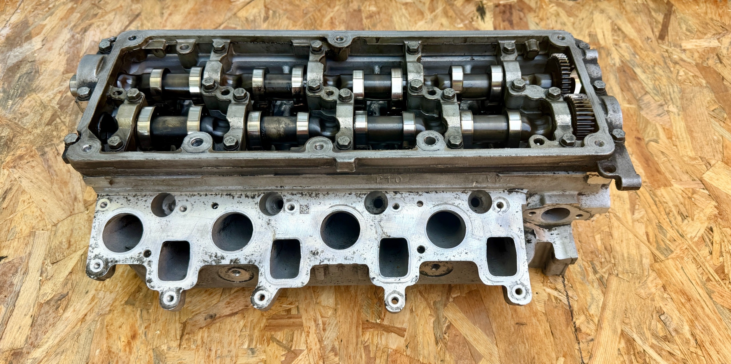 Nokka-akselin kansi Audi Seat Skoda VW 2.0 TDI