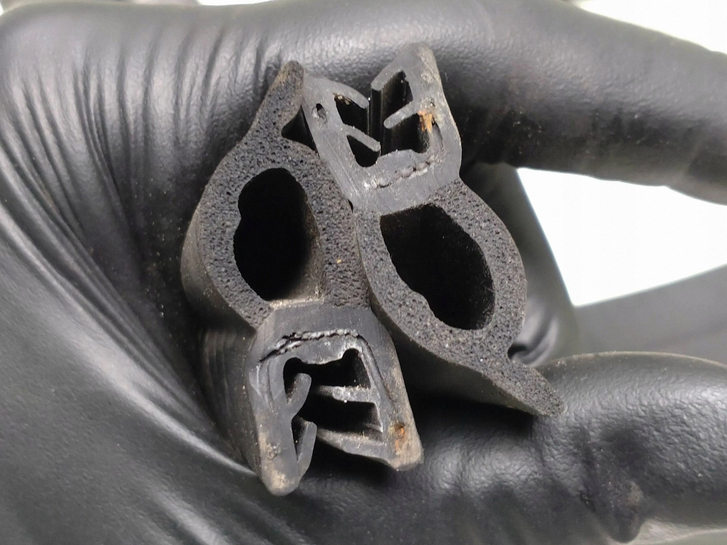 Joint de capot Mercedes-Benz E W211 FRC104496 image 3