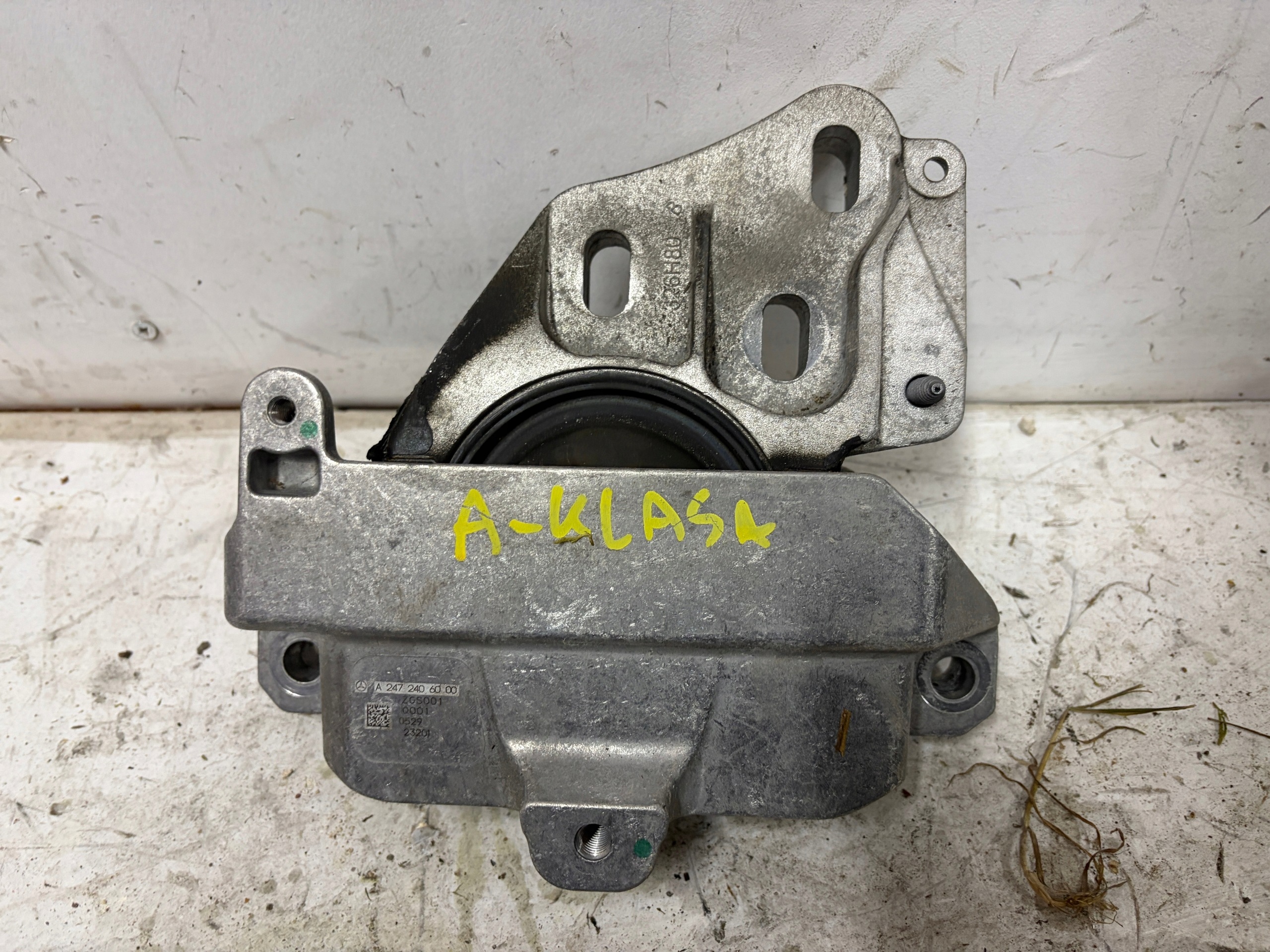 Support moteur Mercedes W247 A2472406000 image 2