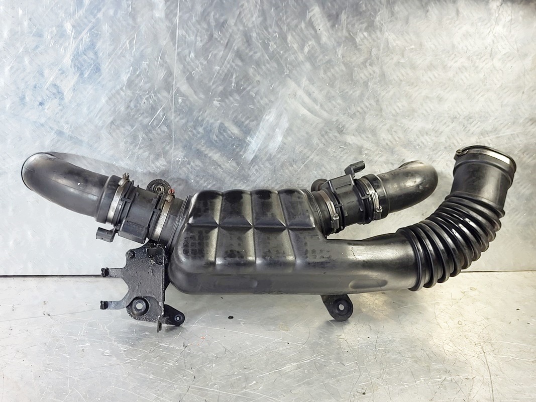 Luftrör 4.0 cdi V8 Mercedes W164 ML 420 450