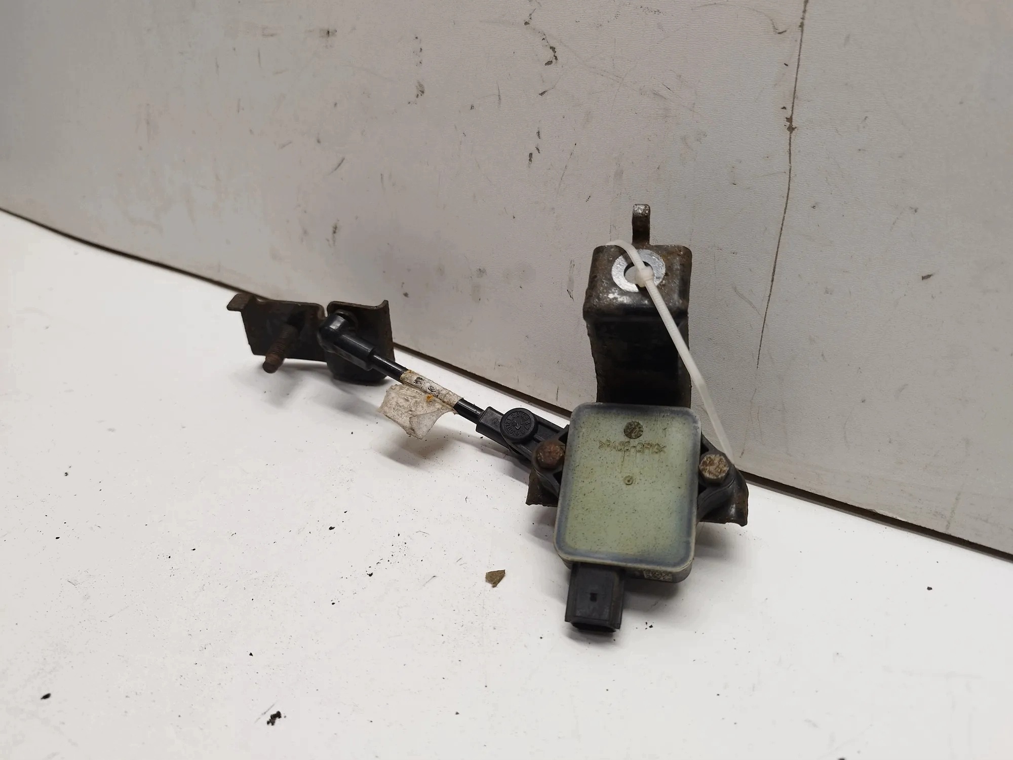 Sensor de Nível de Luzes Esquerdo Ford FR3V3C097A 2016 image 3