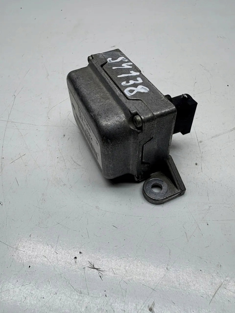 Kiihtyvyysanturi Mitsubishi Grandis MN102338