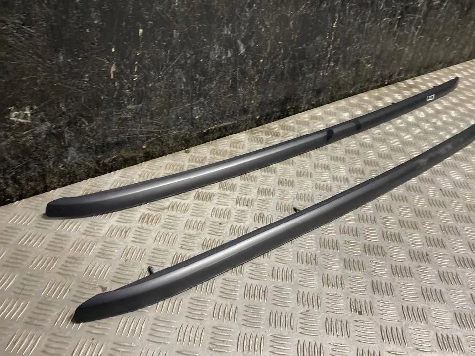Kattokaiteen oikea puoli Audi Q5 8MA860022
