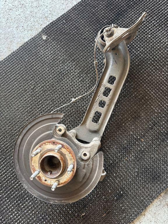 OPEL INSIGNIA B Taka oikea pyörännapa 22949387 image 2