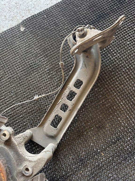 OPEL INSIGNIA B Taka oikea pyörännapa 22949387 image 3