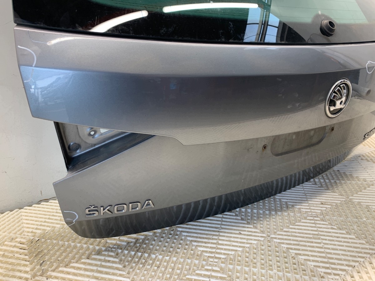 Takaluukku Skoda Superb III Kombi