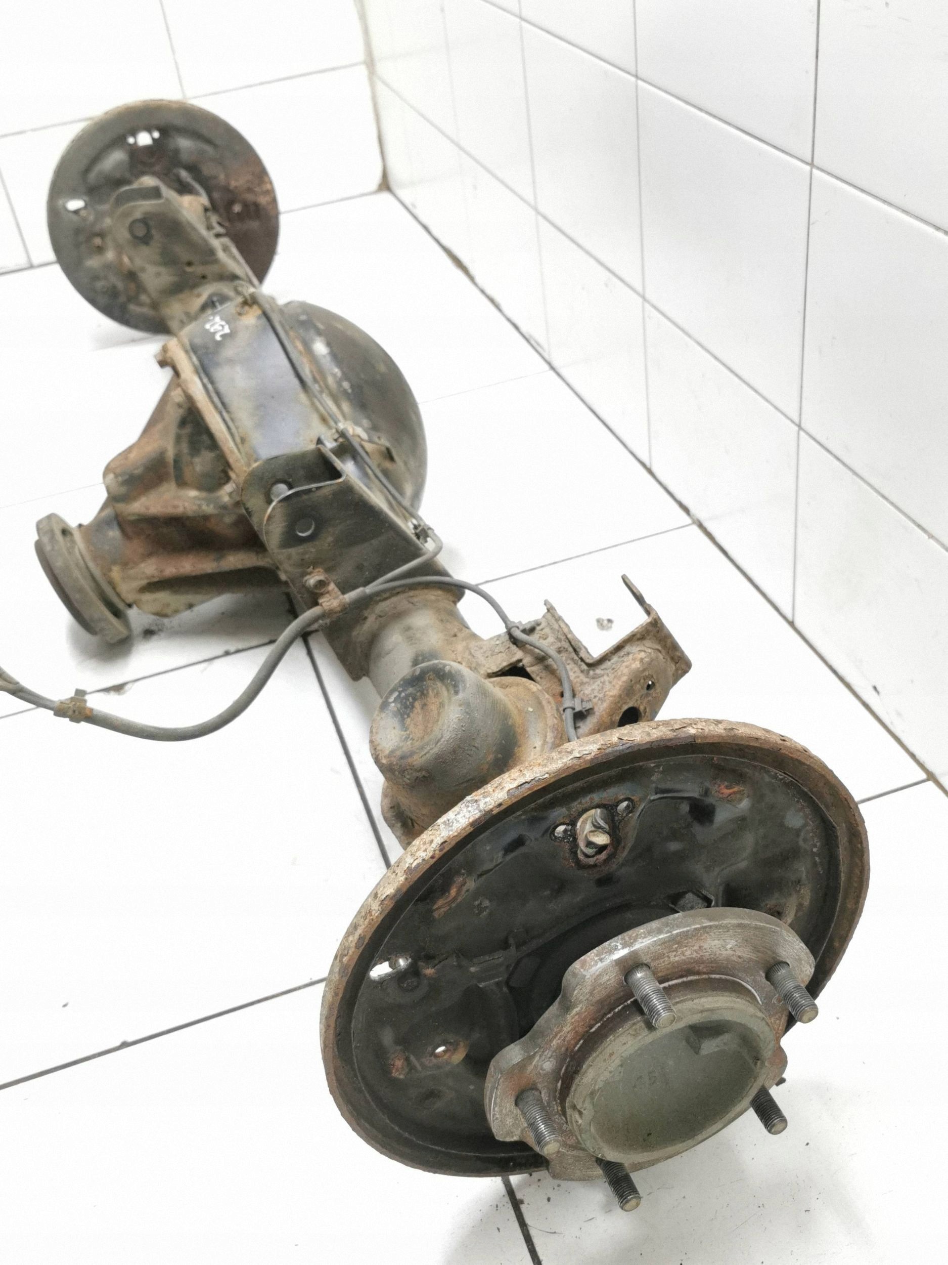 2006 Suzuki Grand Vitara II Rear Axle with Reducer OEM FRC109547