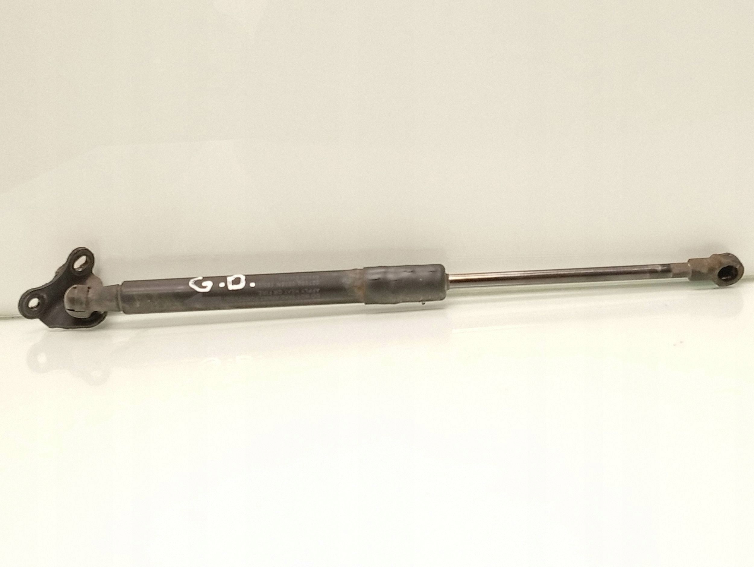 Toyota iQ Kofferraumklappen-Stellmotor 689500W560 image 2