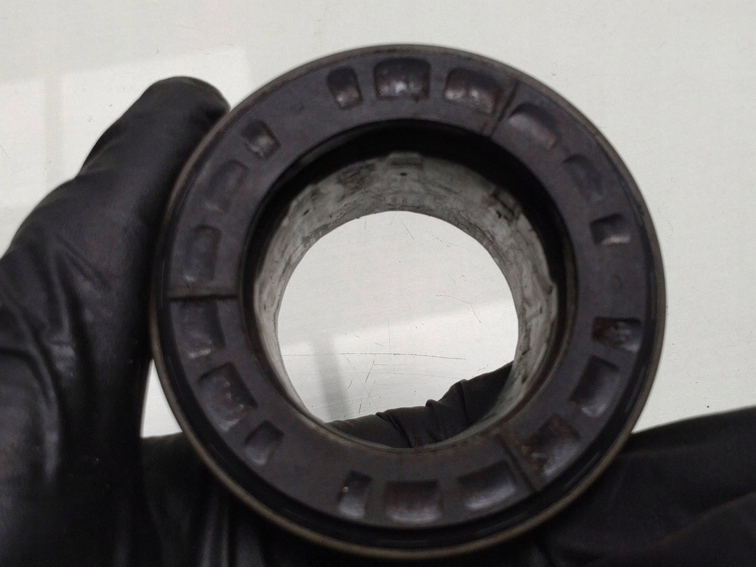 2008 BMW 1 E81 E87 Throwout Bearing 7570154 image 4