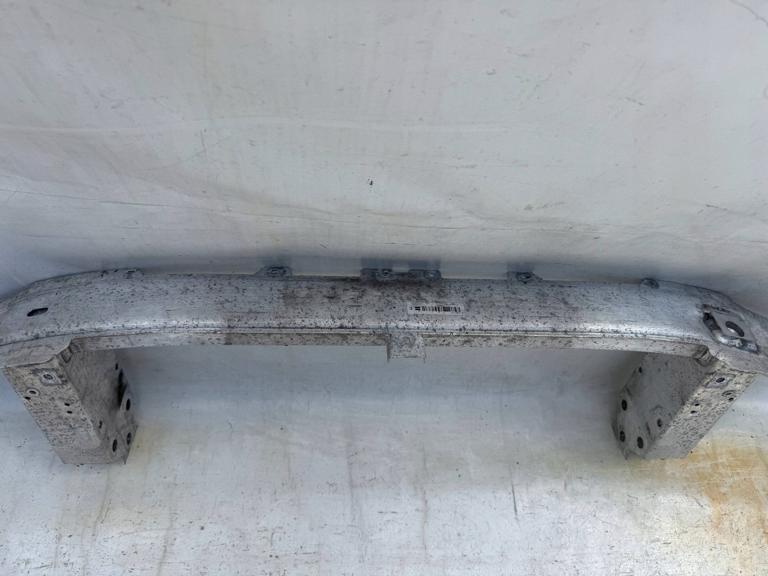 BMW 5 G30 G31 G38 förstärkningsbalk image 3