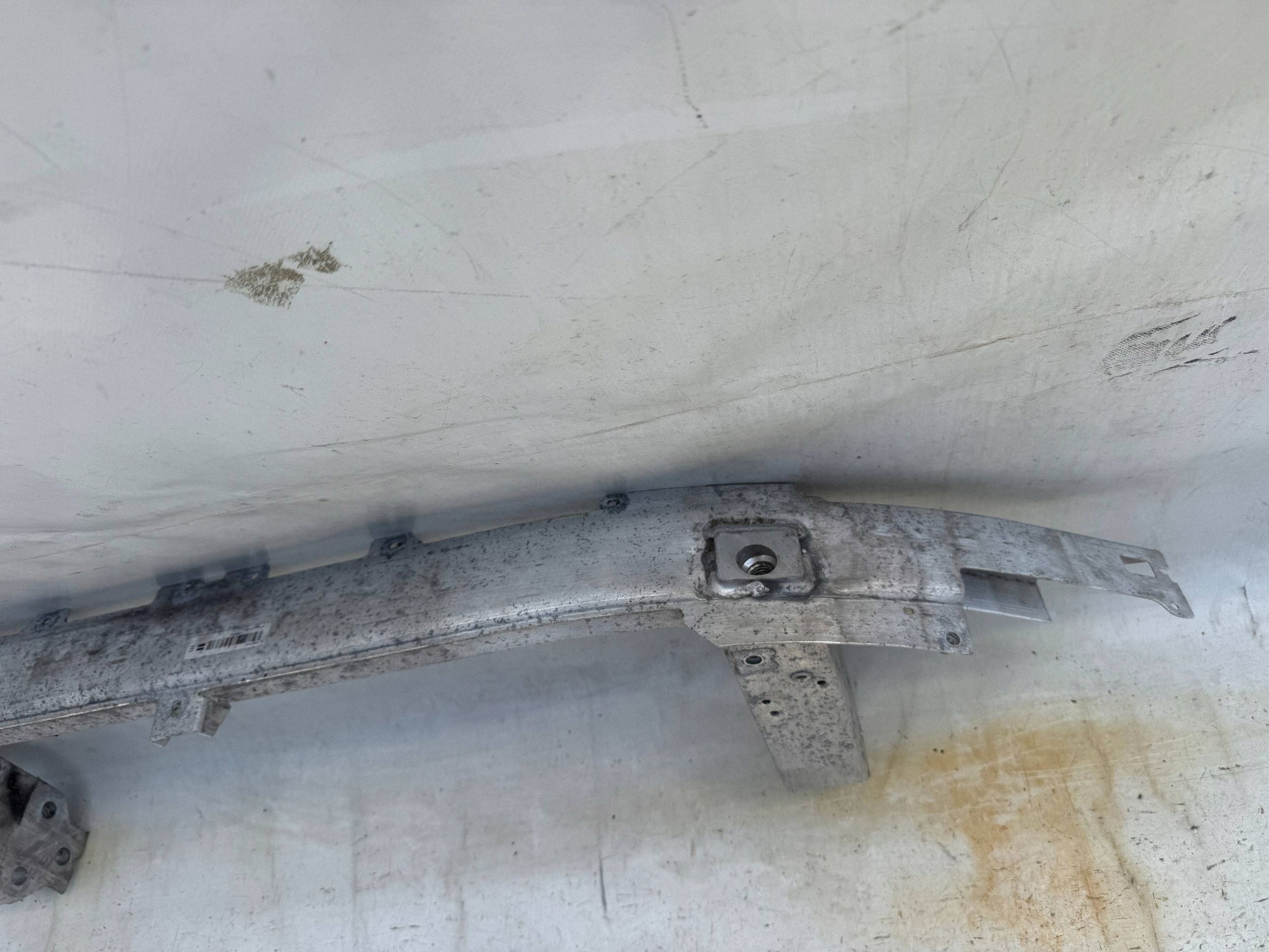 BMW 5 G30 G31 G38 förstärkningsbalk image 4