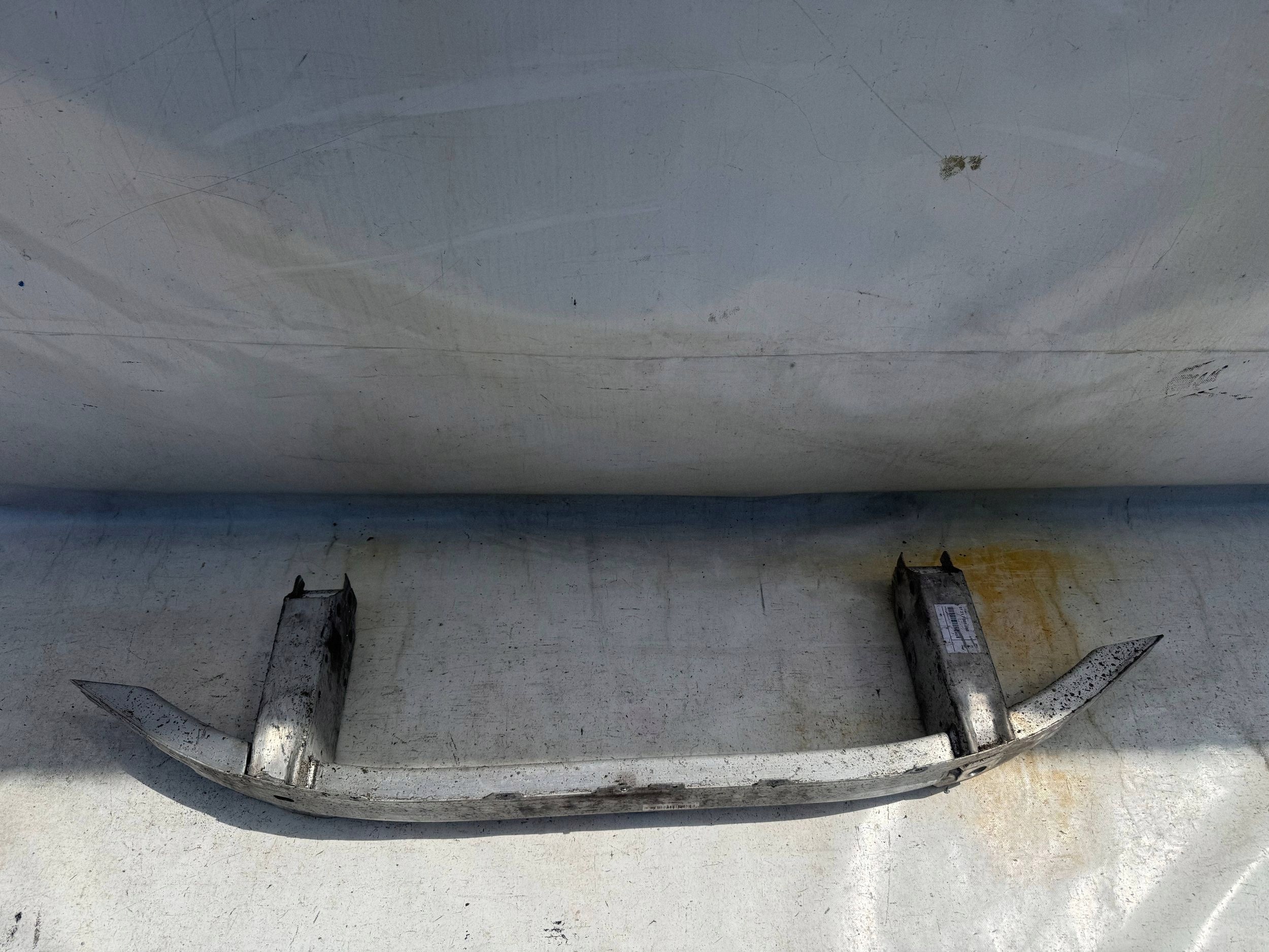 BMW 5 G30 G31 G38 förstärkningsbalk image 7