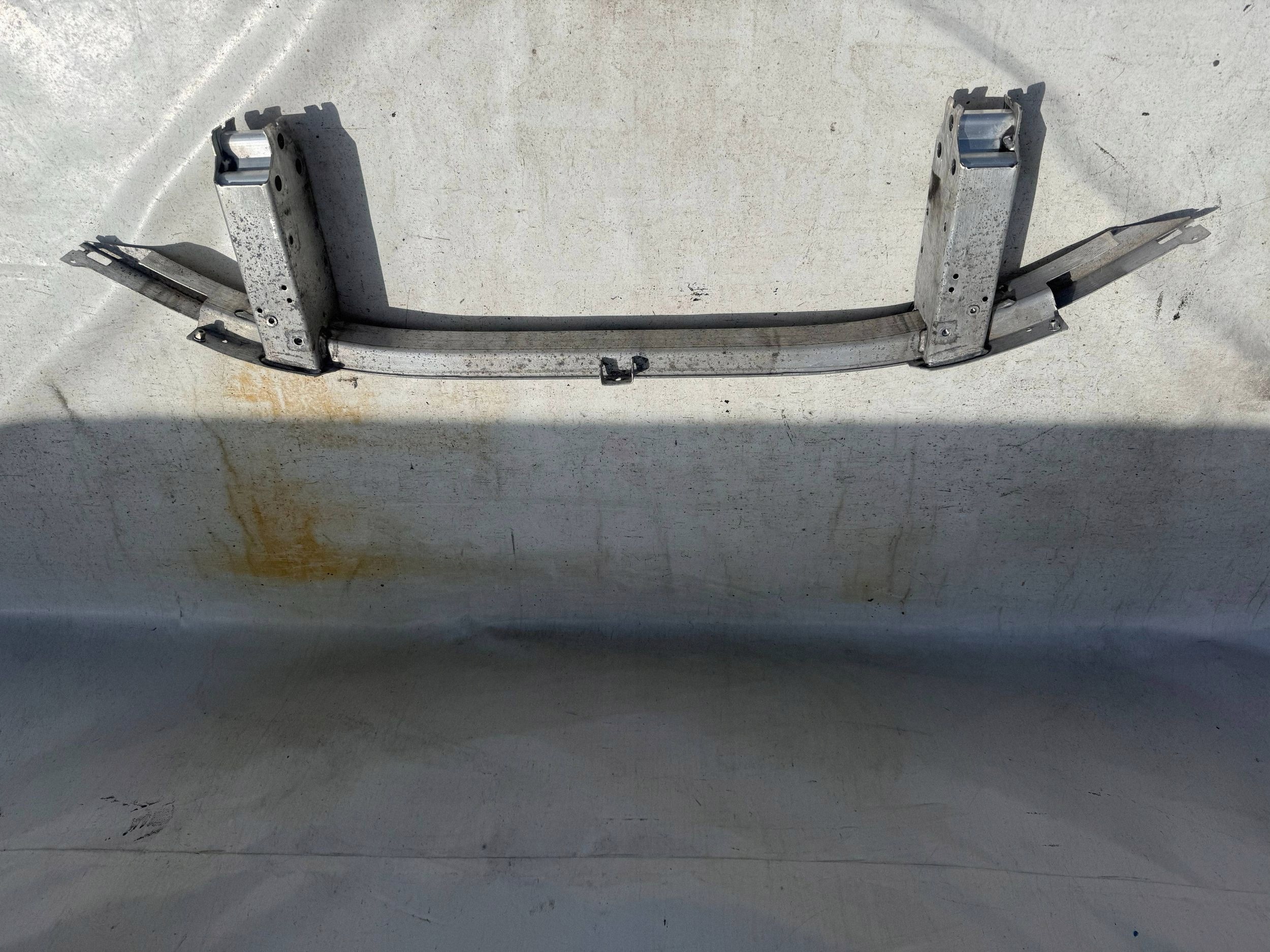BMW 5 G30 G31 G38 förstärkningsbalk image 9