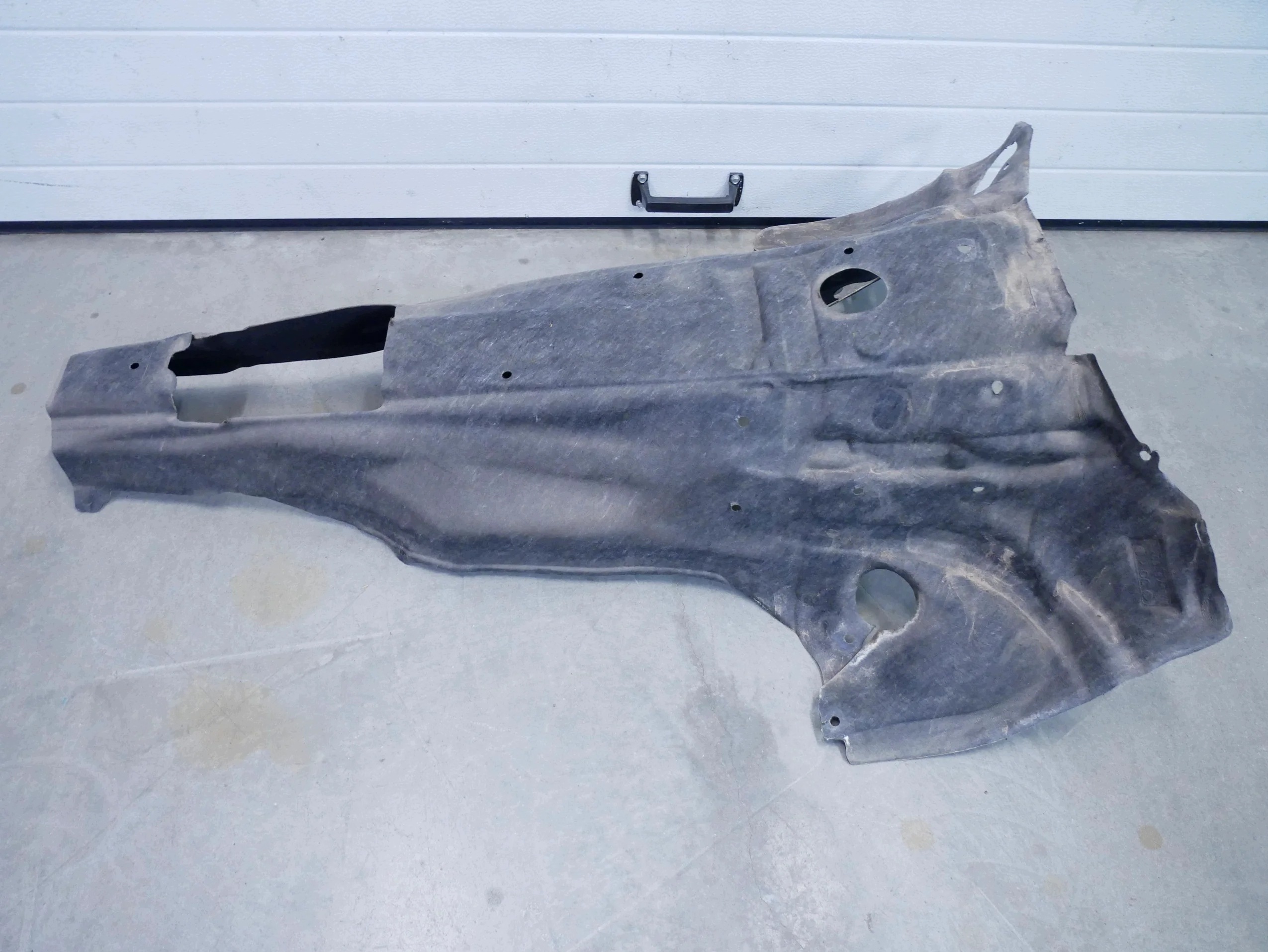 Mercedes C300 W205 tunnel heat shield