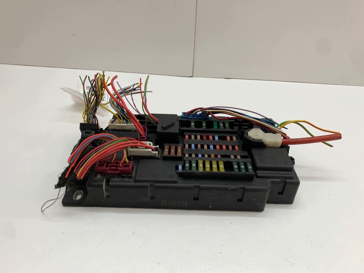 Sulakekotelo MINI R56 3456851 Käytetty