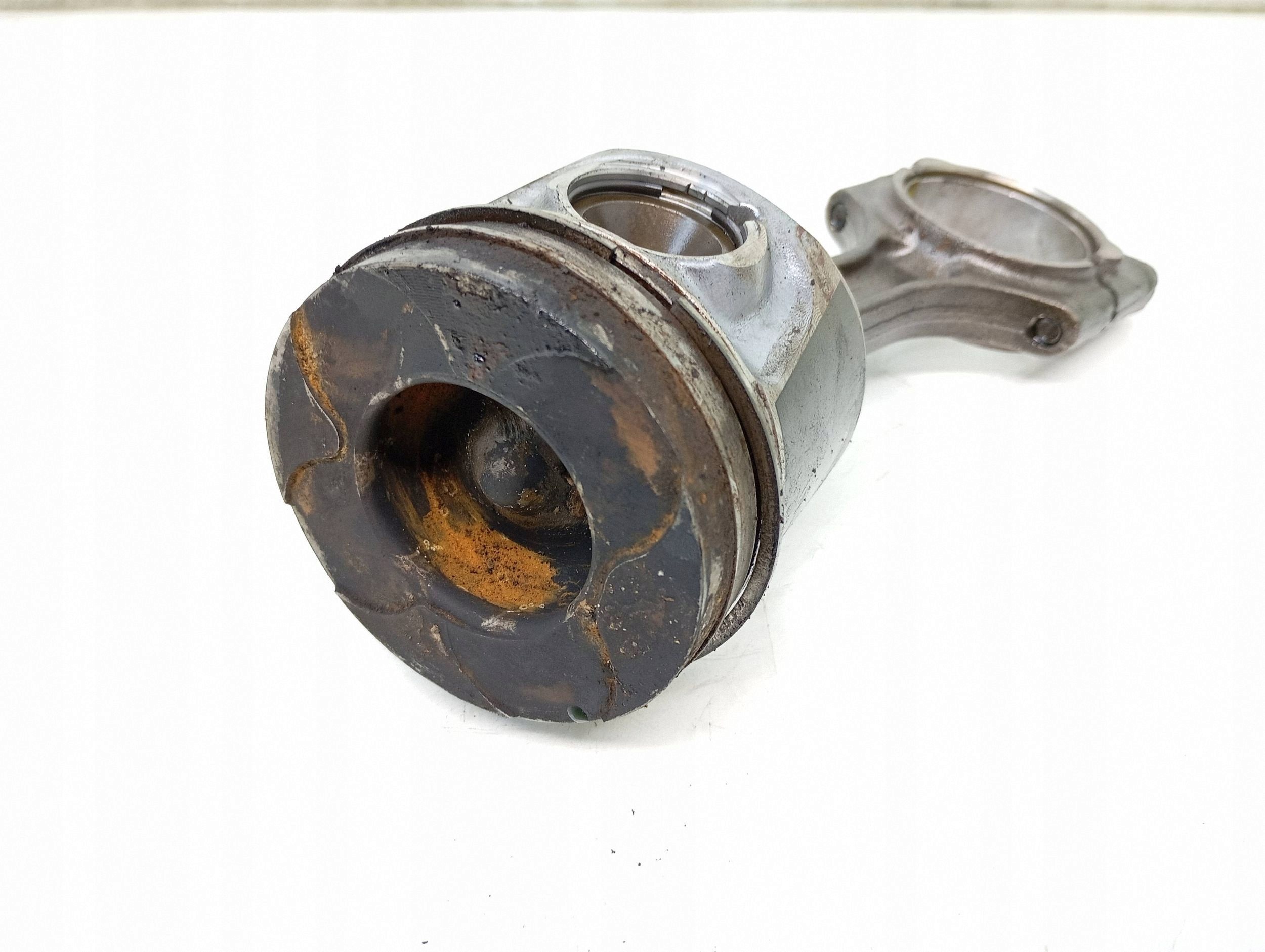 Piston avec bielle Volvo XC70 2011 P062 image 2
