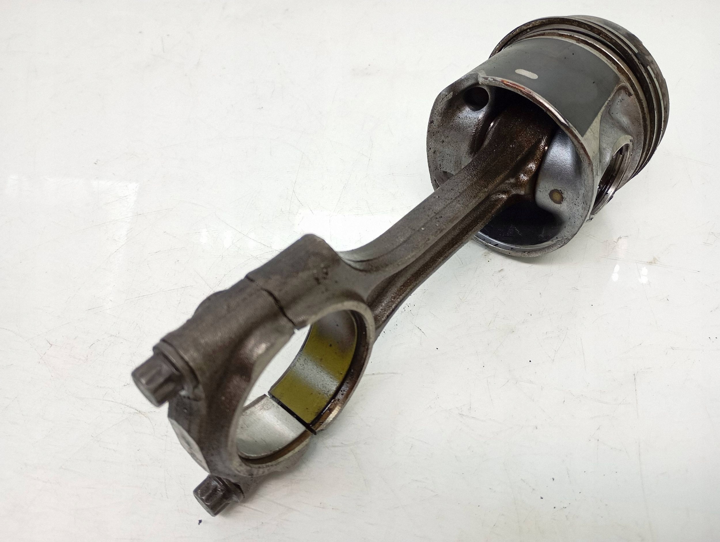 Piston avec bielle Volvo XC70 2011 P062 image 3