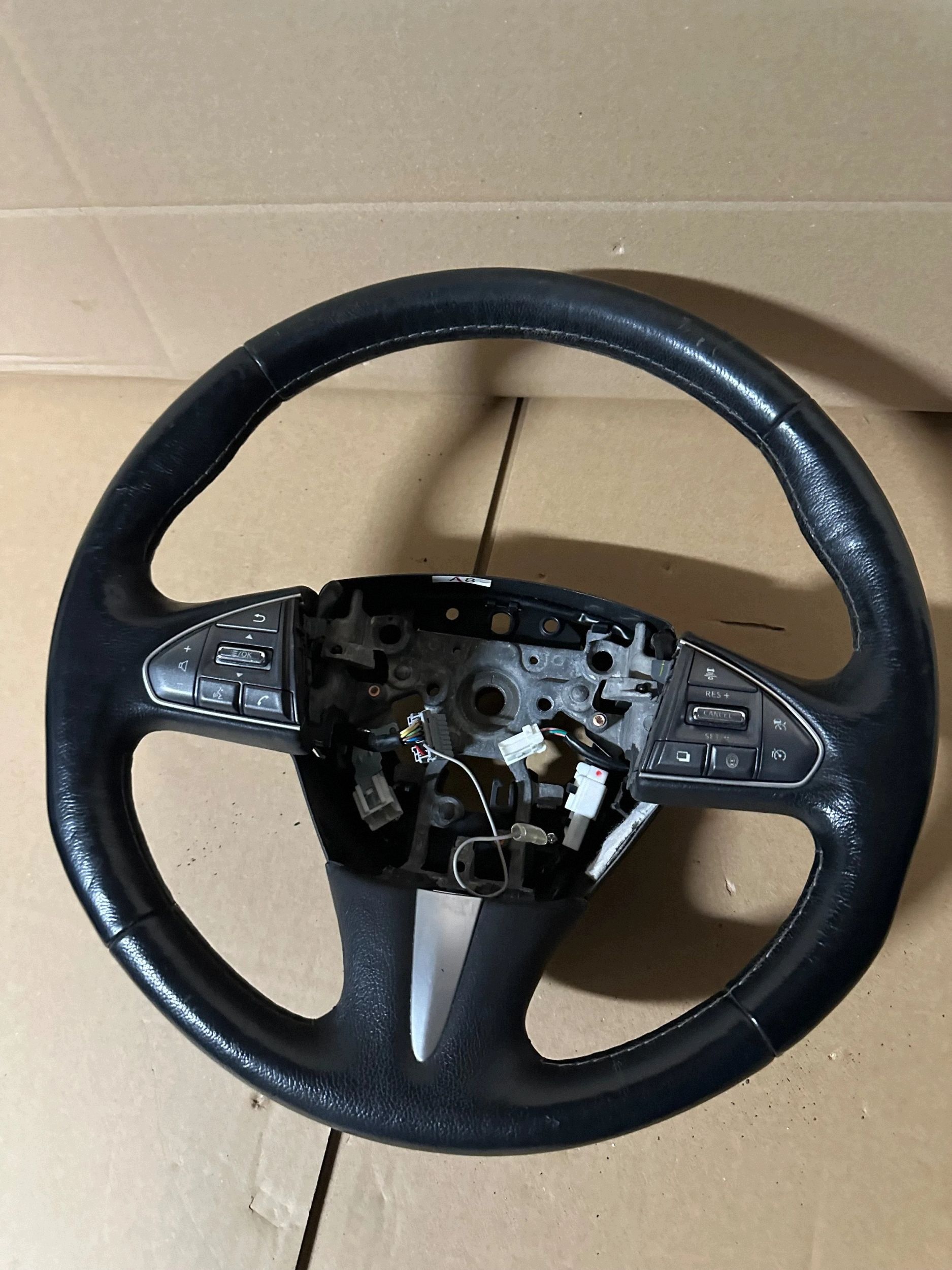 Infiniti Q50 Steering wheel HEIGHTED