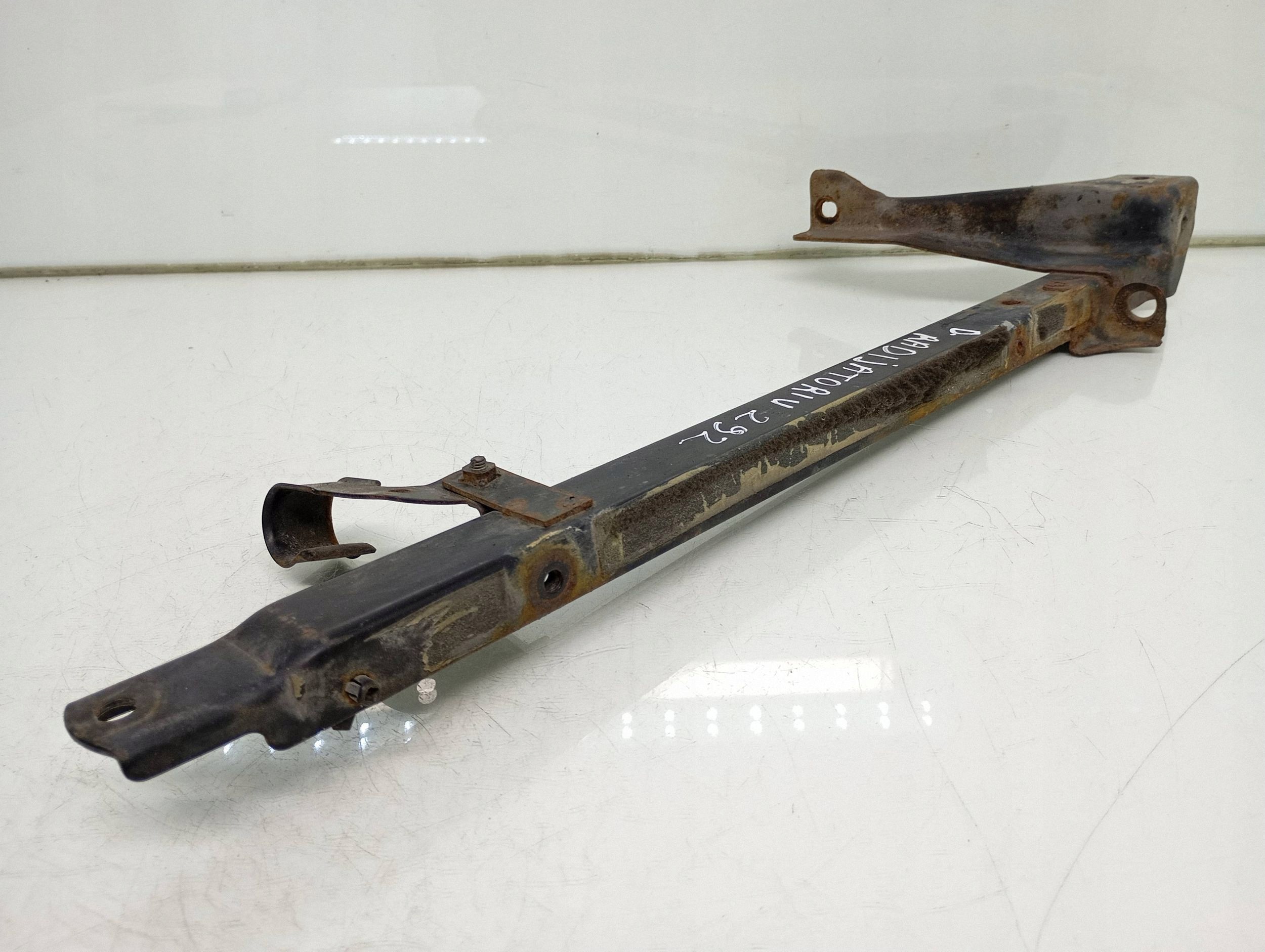 Support radiateur Suzuki Grand Vitara II 2006 image 2