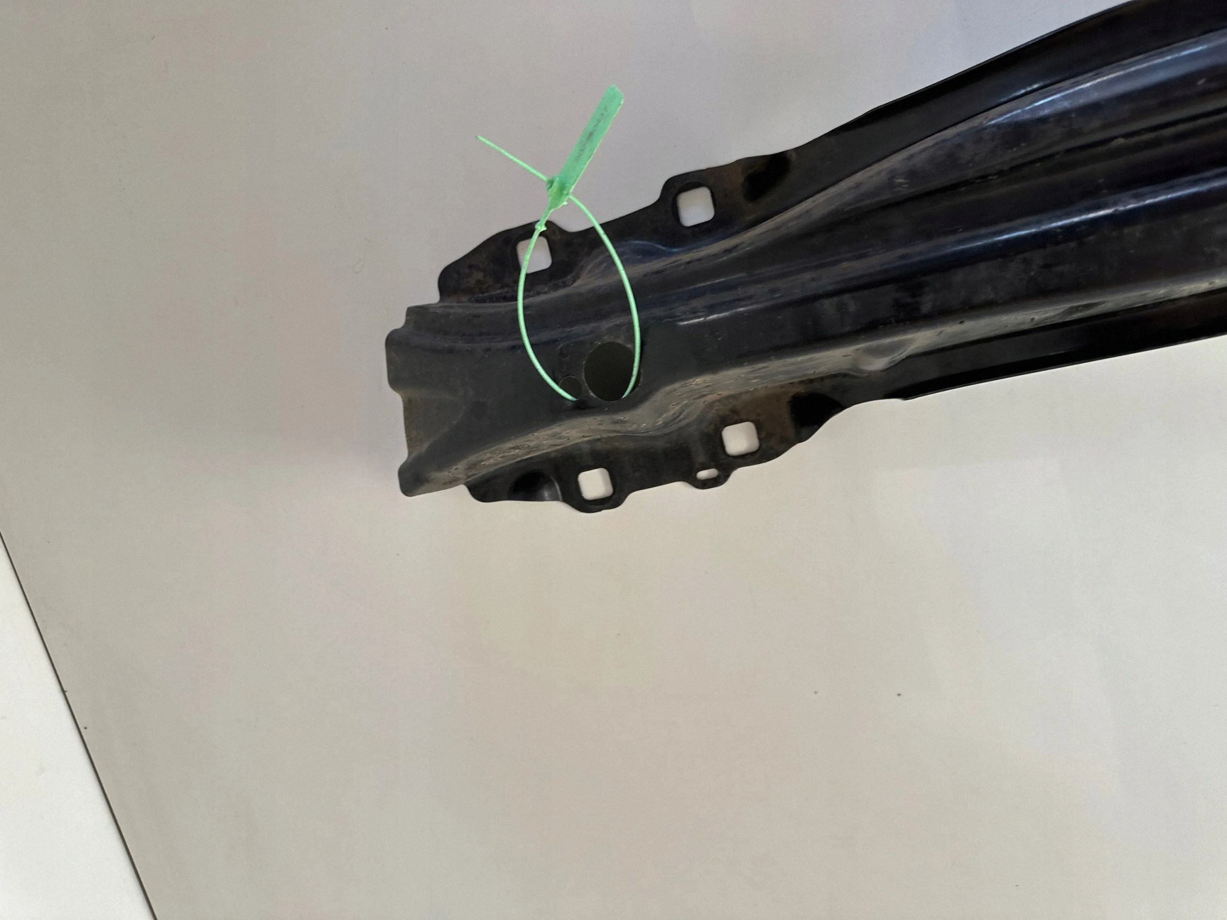 Jaguar XE 2016 Barra trasera parachoques OEM image 3