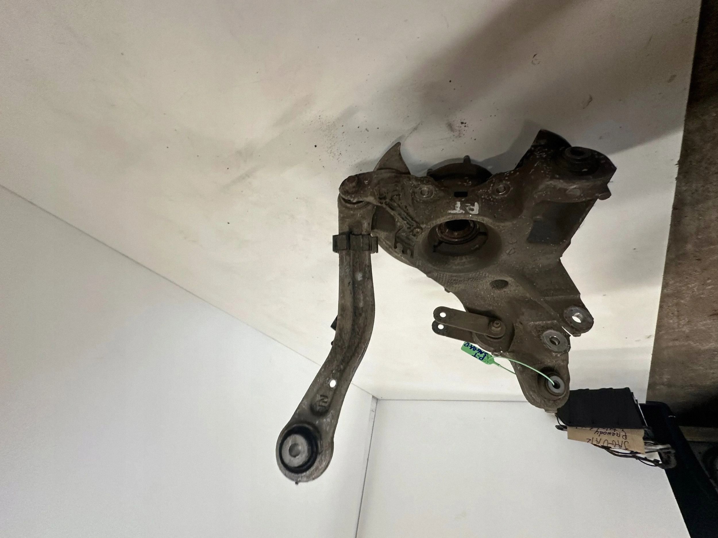 Jaguar XE 2016 Muelle trasero derecho OEM 1210RH image 6