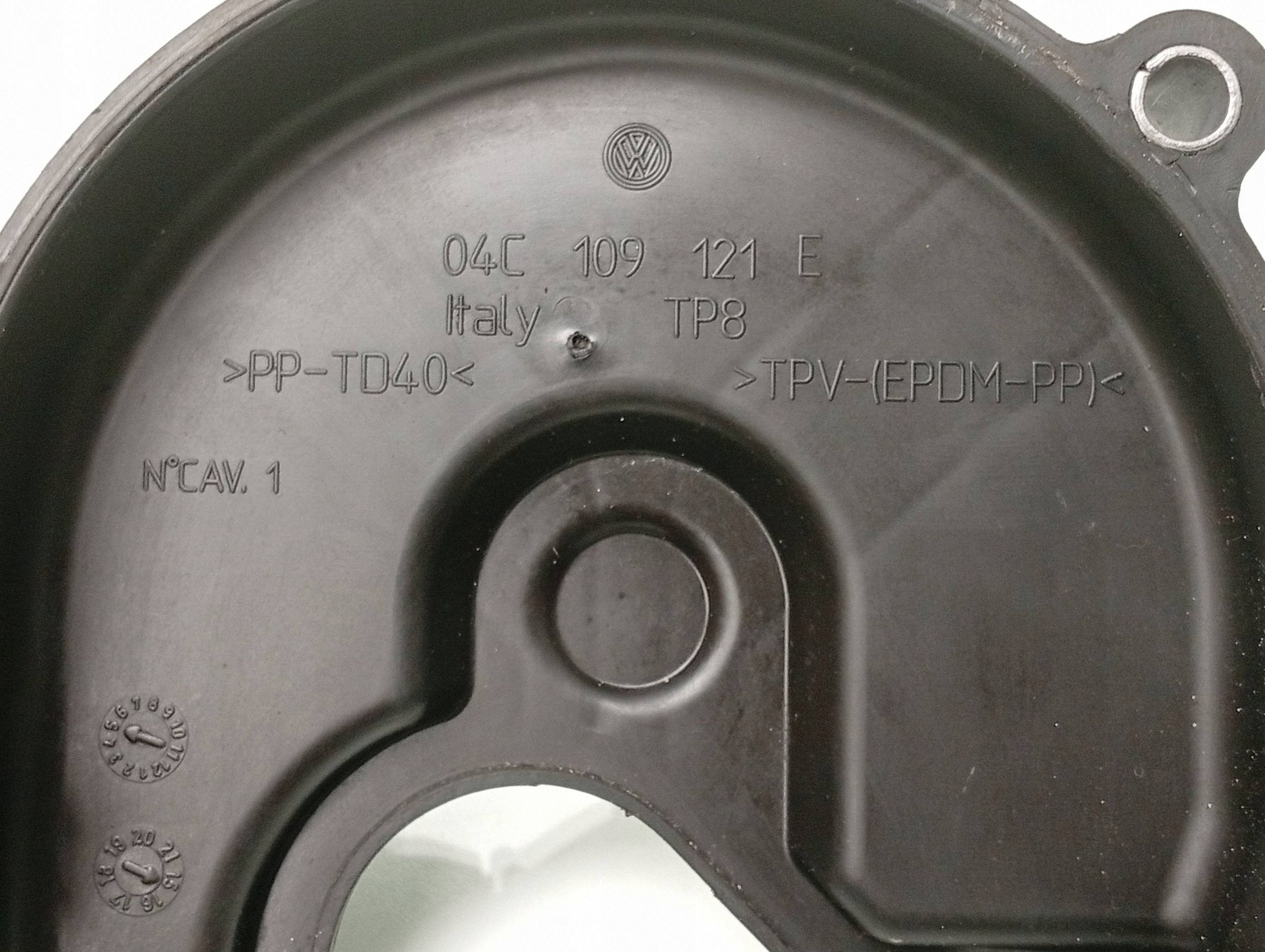 Carter de distribution Seat Leon 5F 1.2 TSI 04C109121E image 3