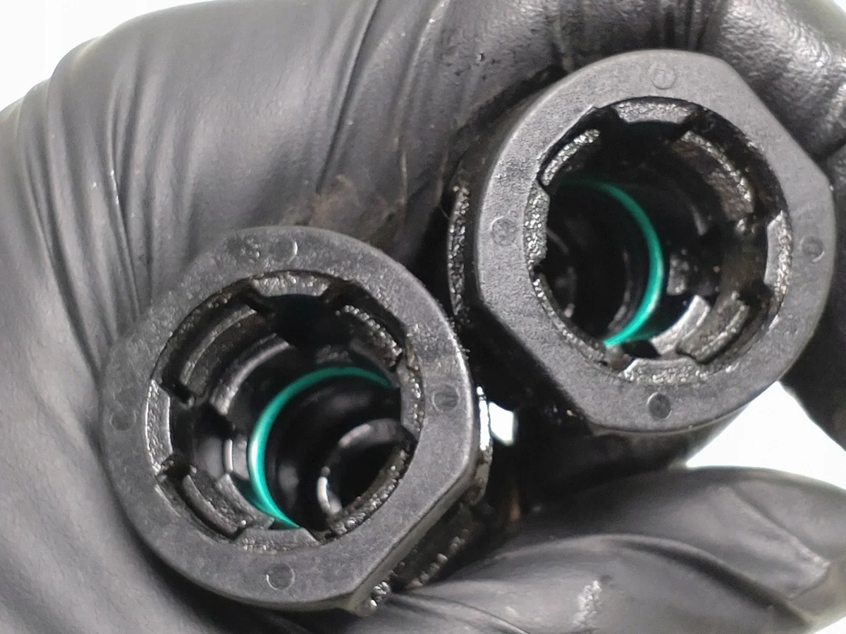 2009 BMW X3 E83 Olieradiator slang image 3