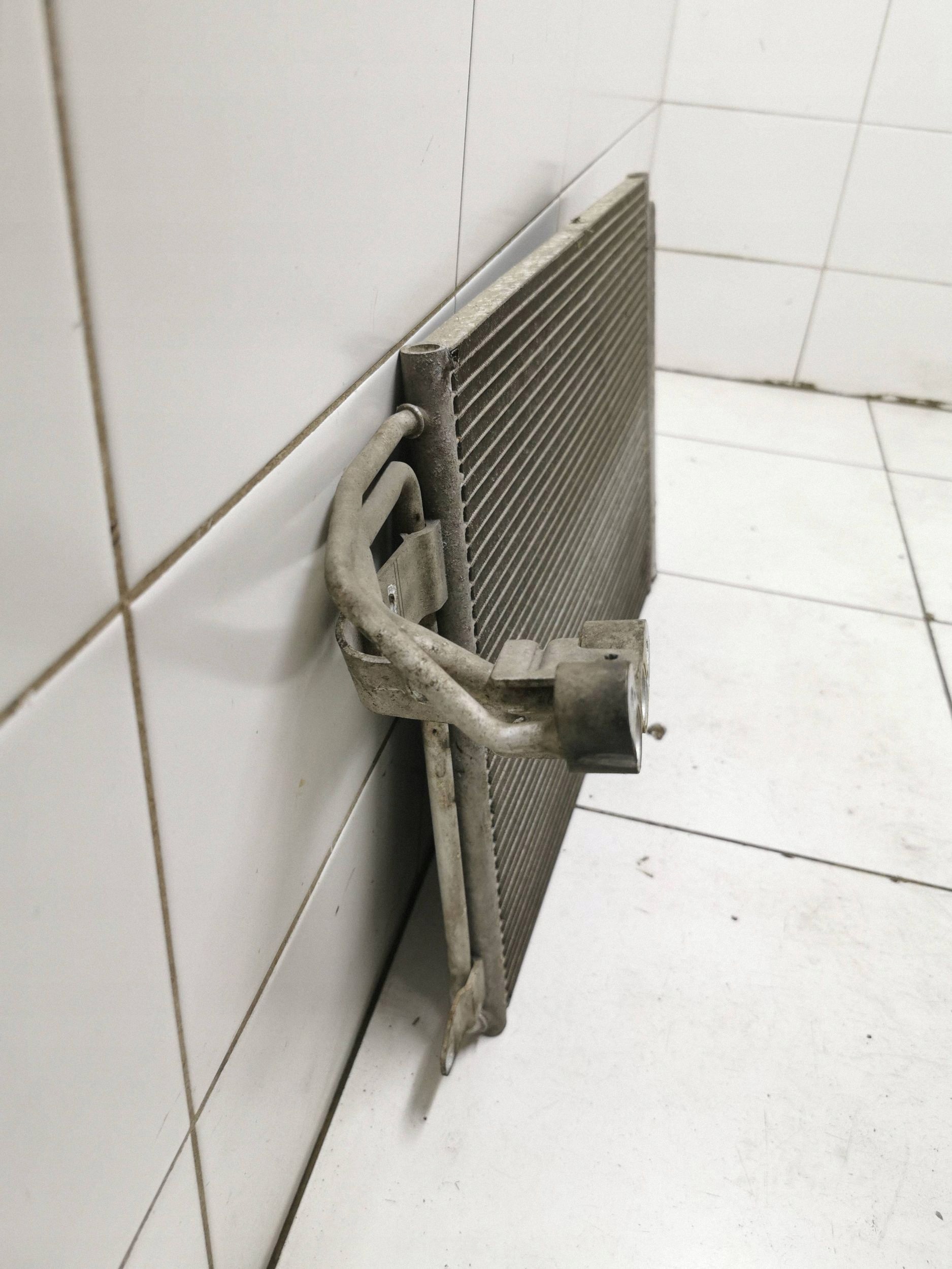 Condenseur clim VW Golf VI 1K0820411N image 3