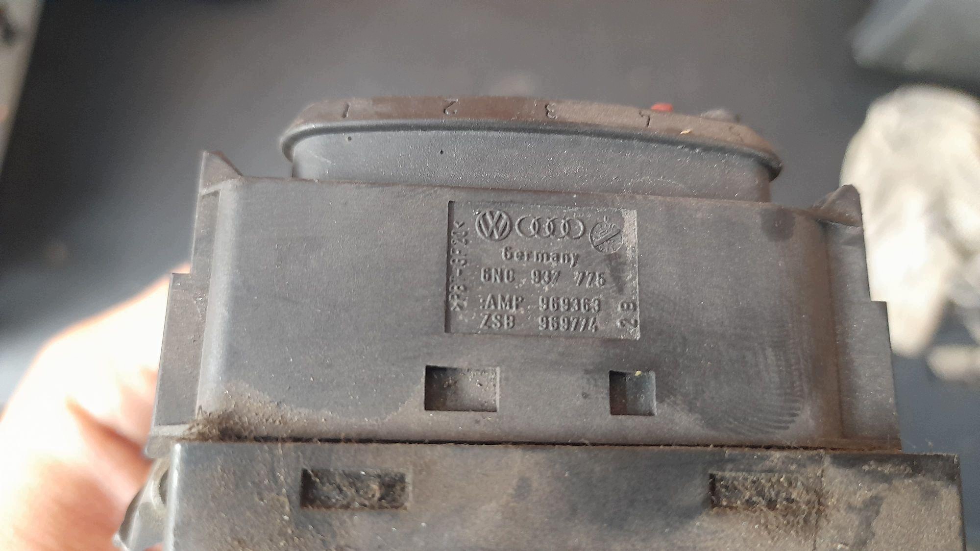 Boîtier de contact plat VW Lupo 6N0937775 image 5