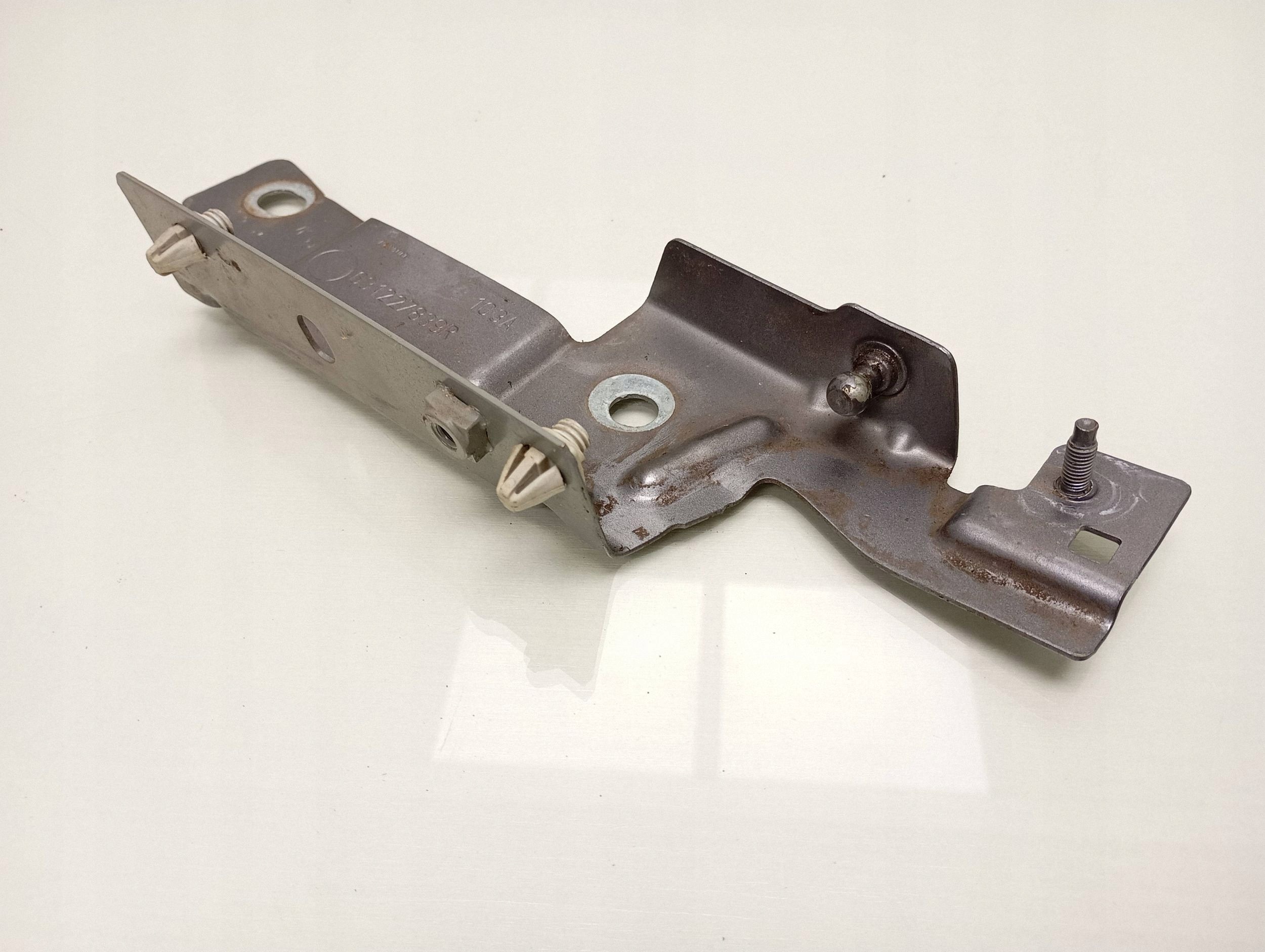 Fixation de pare-boue Renault Captur I 631227839R image 2
