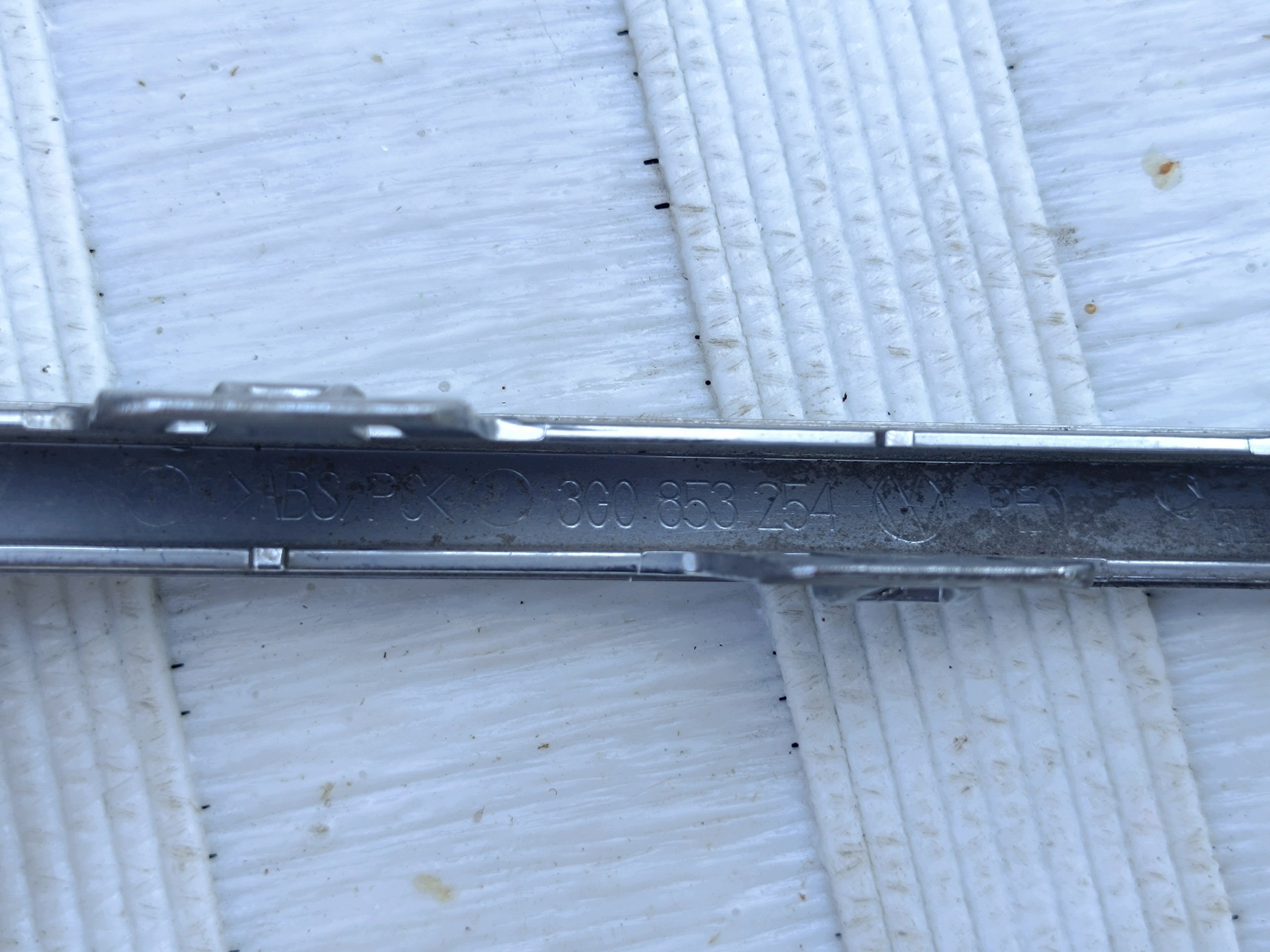 Bandeau chromé VW Passat B8 droit 3G0853254 image 4