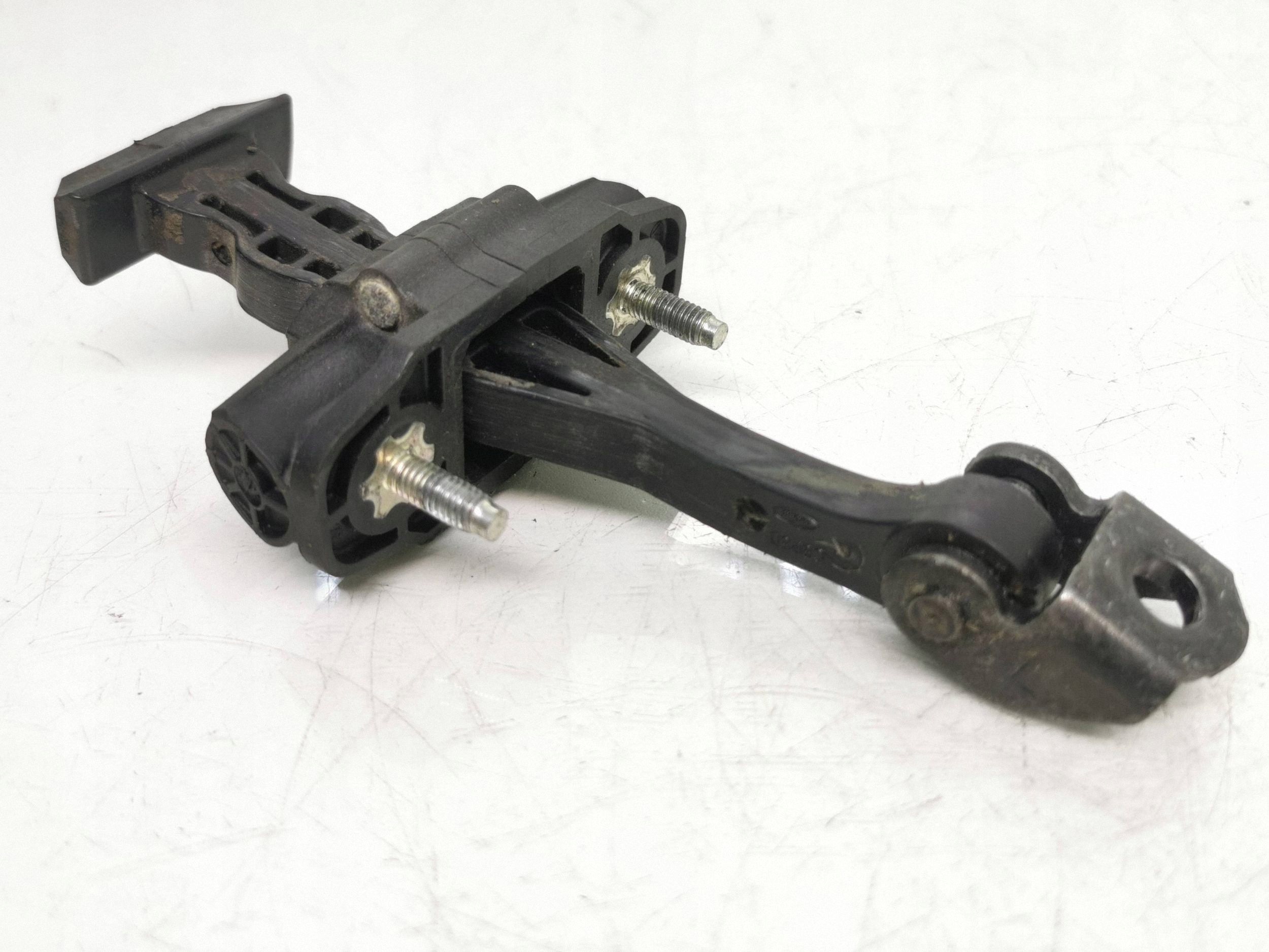Ovenrajoitin etu Ford B-MAX AV11-R23500-AA