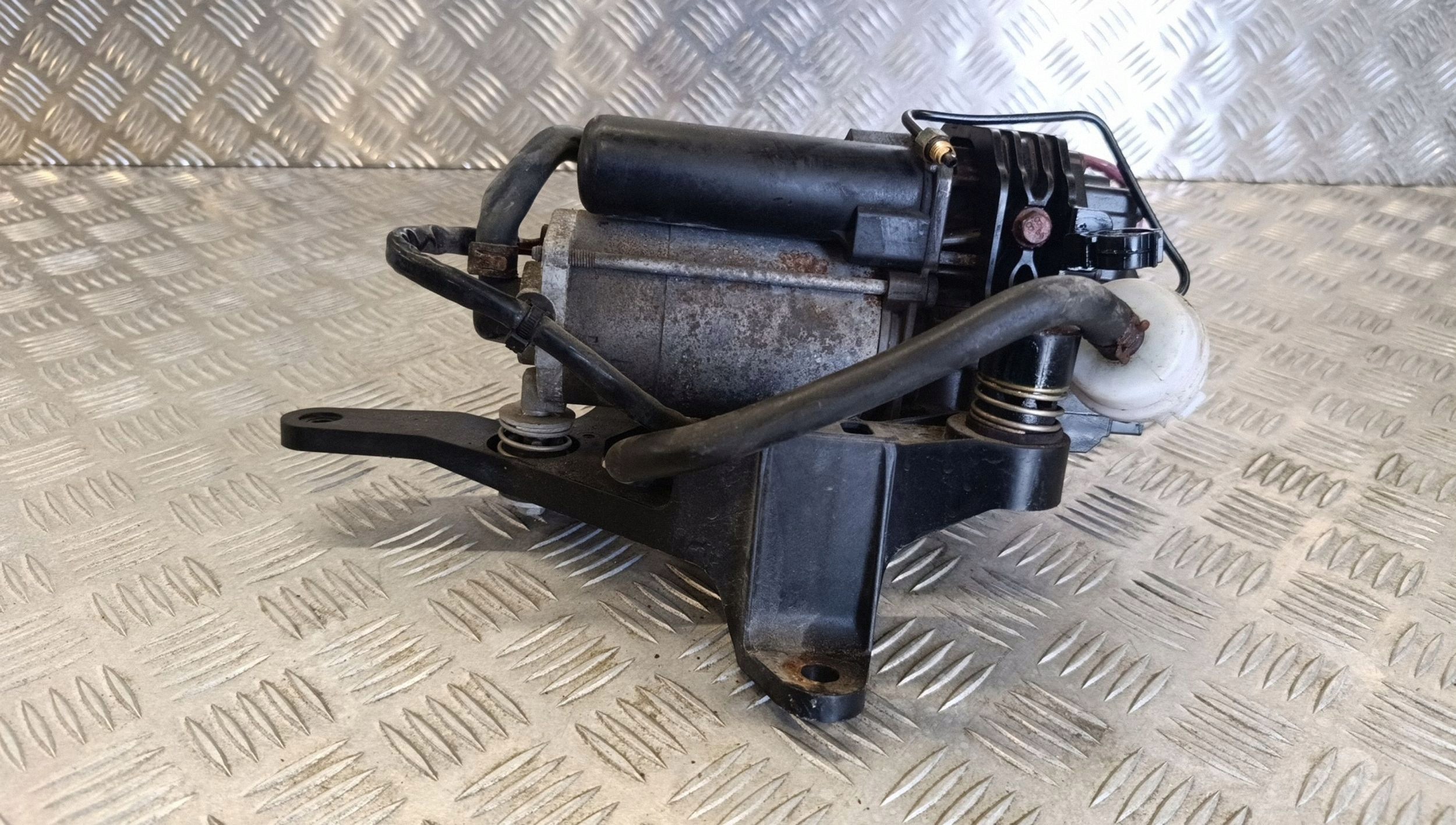 WABCO Luchtcompressor 4430203031 Tesla X 2018 image 3