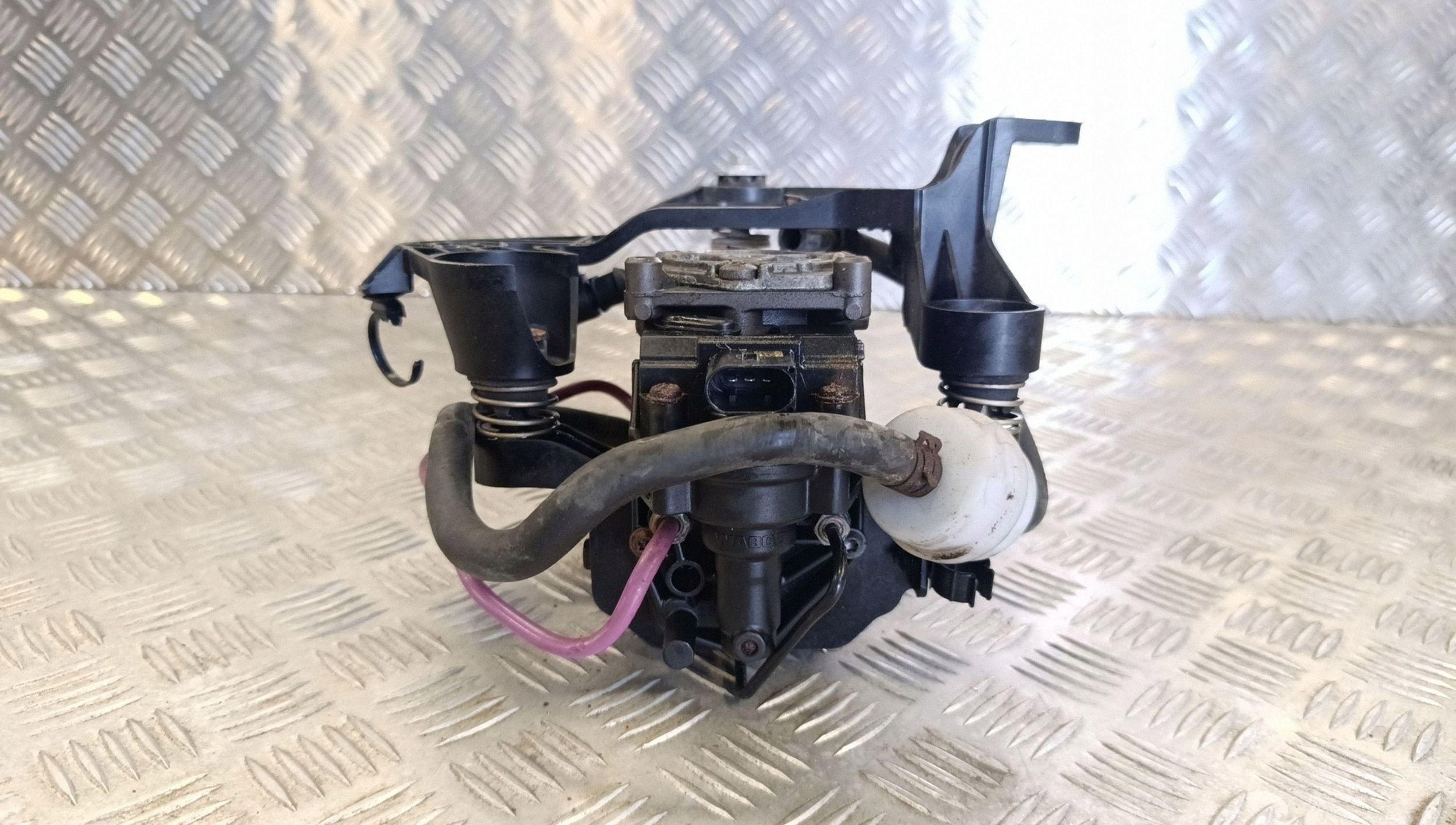 WABCO Luchtcompressor 4430203031 Tesla X 2018 image 5