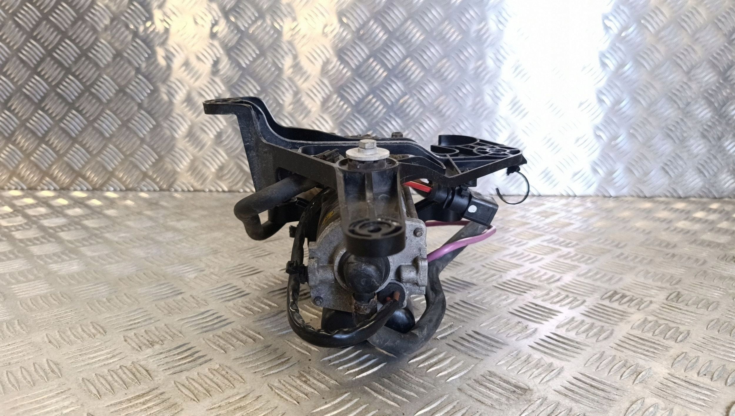 WABCO Luchtcompressor 4430203031 Tesla X 2018 image 6