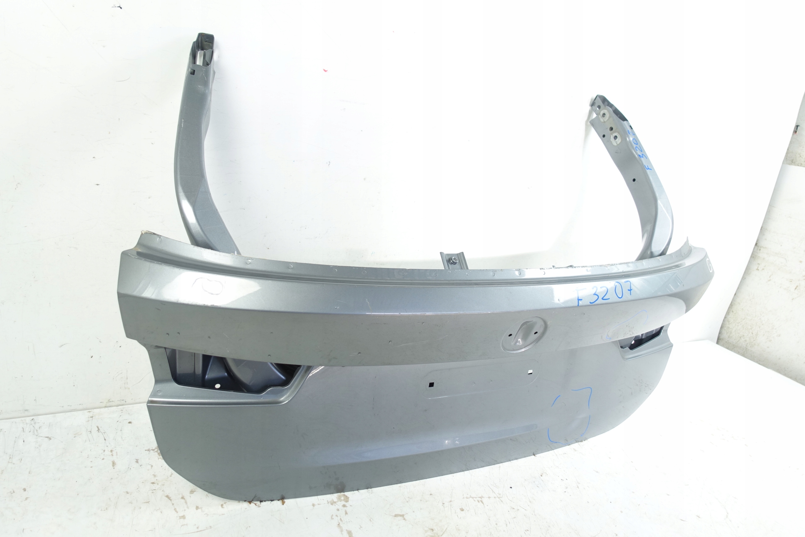 BMW 3 G21 takaluukun kansi 7453400