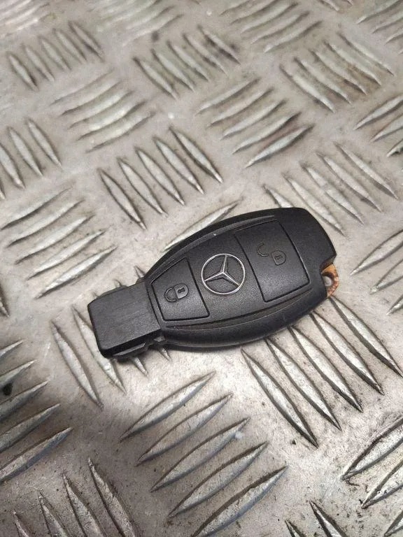Llave Mercedes-Benz 8006252 Usada image 2