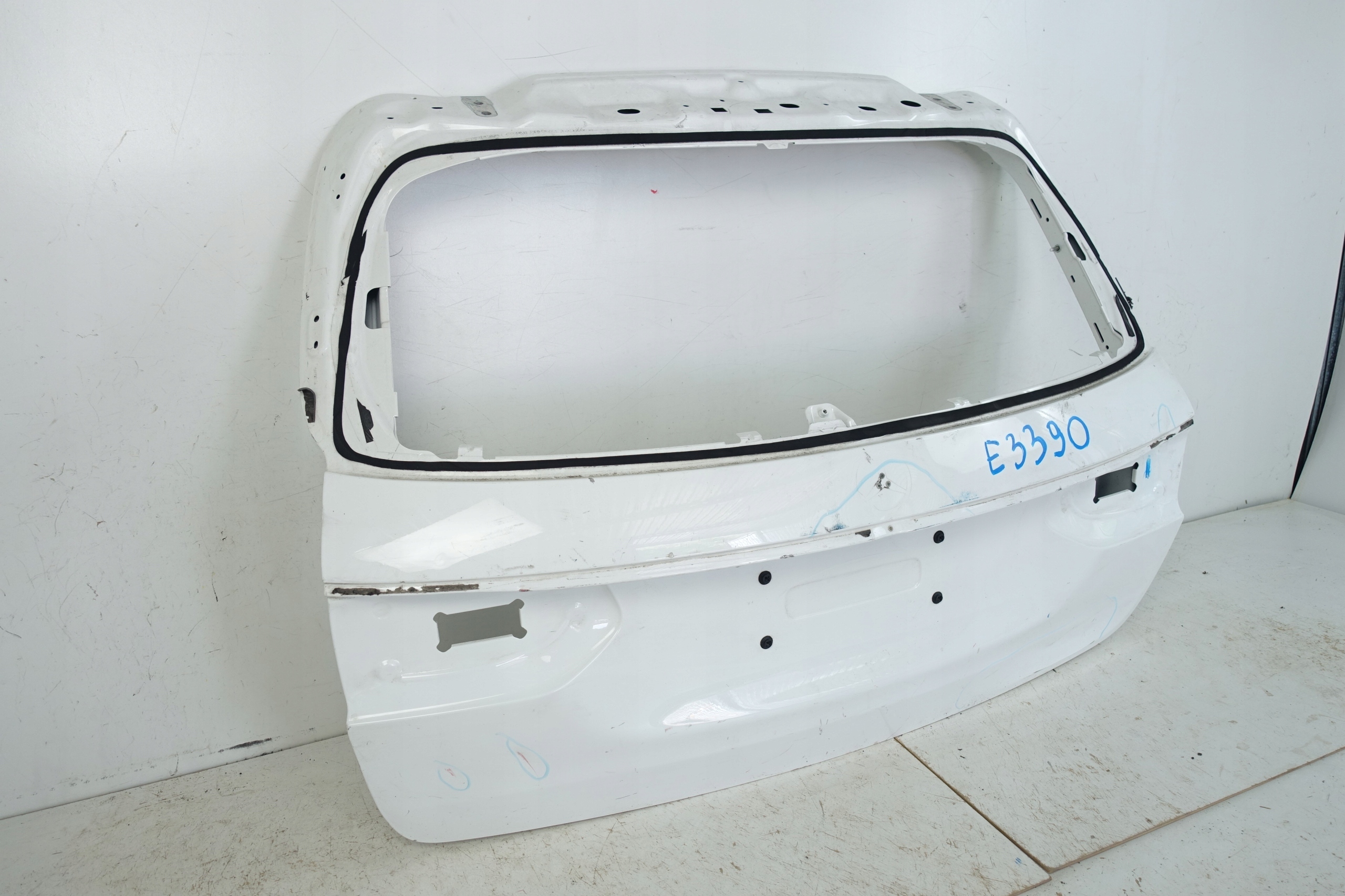 Takaluukku Mercedes E S213 Kombi Käytetty