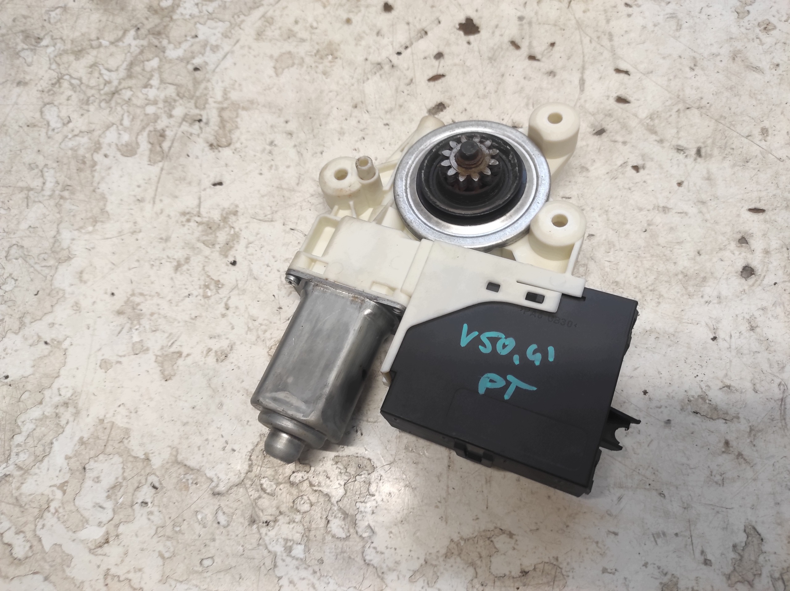 Volvo V50 04- Taka szyba prawy silniczek 30724757