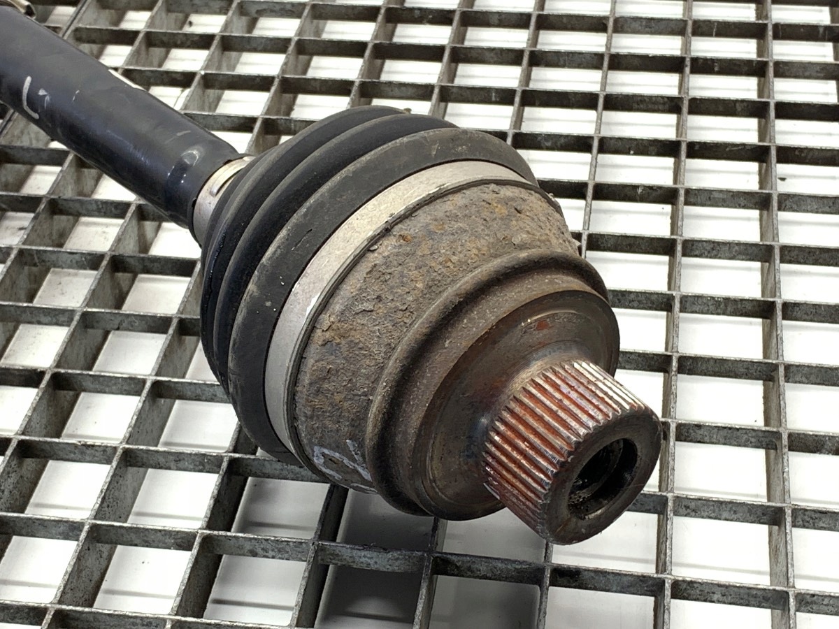 Audi A4 B8 Front Left Drive Shaft 8K0407271Q image 3