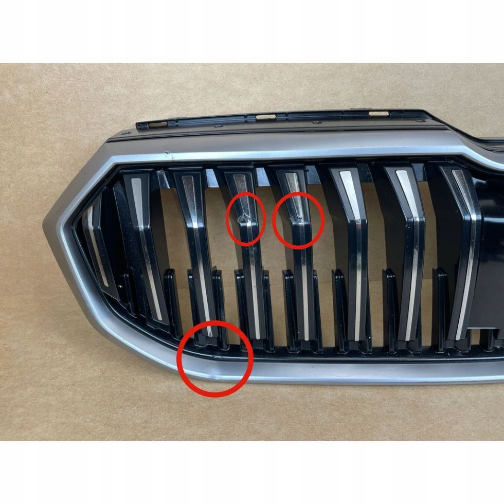 SKODA SUPERB IV 3P0 2023- etusäleikkö