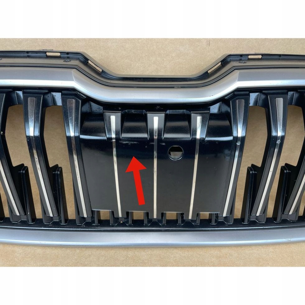 SKODA SUPERB IV 3P0 2023- etusäleikkö image 5