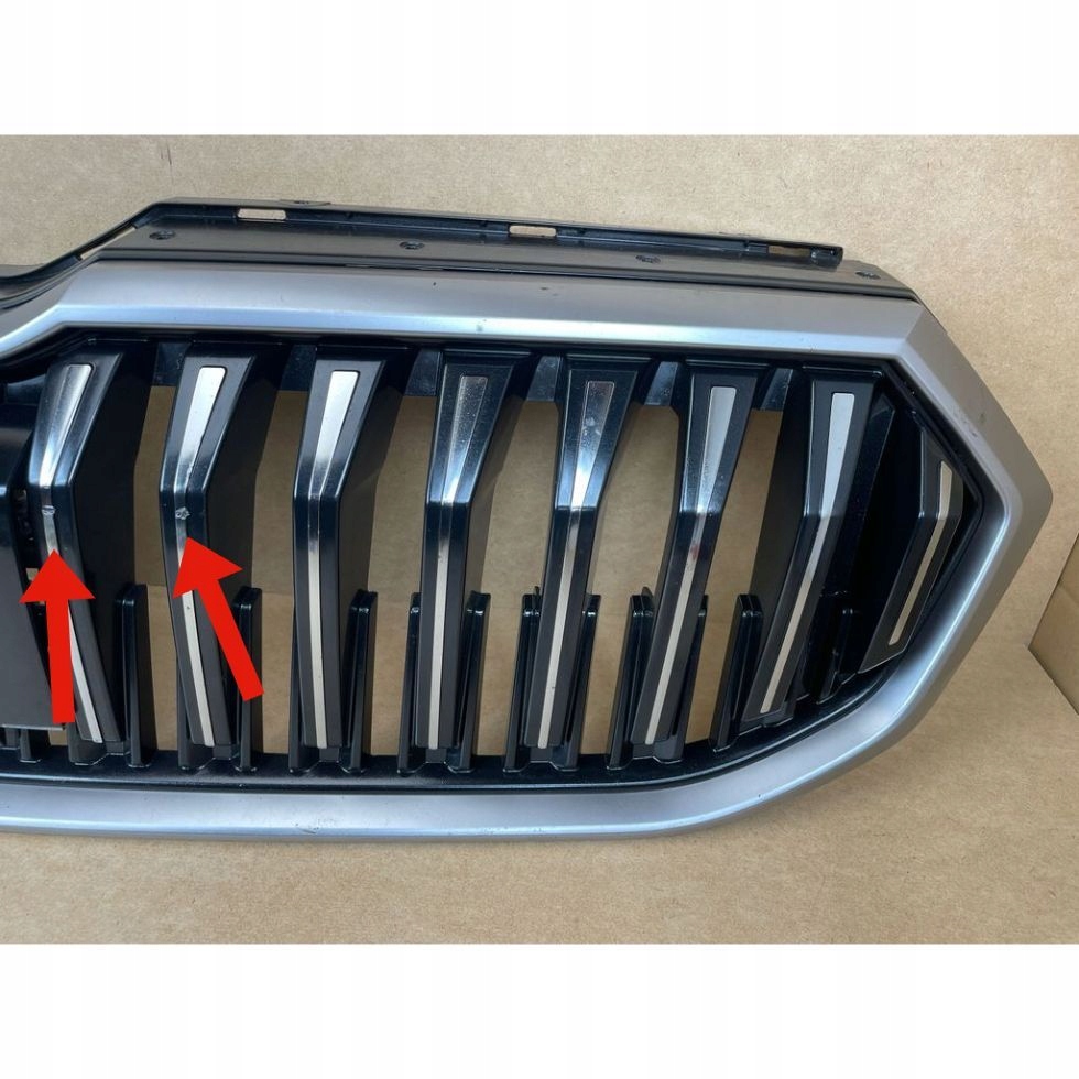 SKODA SUPERB IV 3P0 2023- etusäleikkö image 7