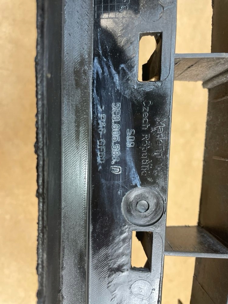 Renfort de radiateur Skoda Octavia III 5E080558D image 9