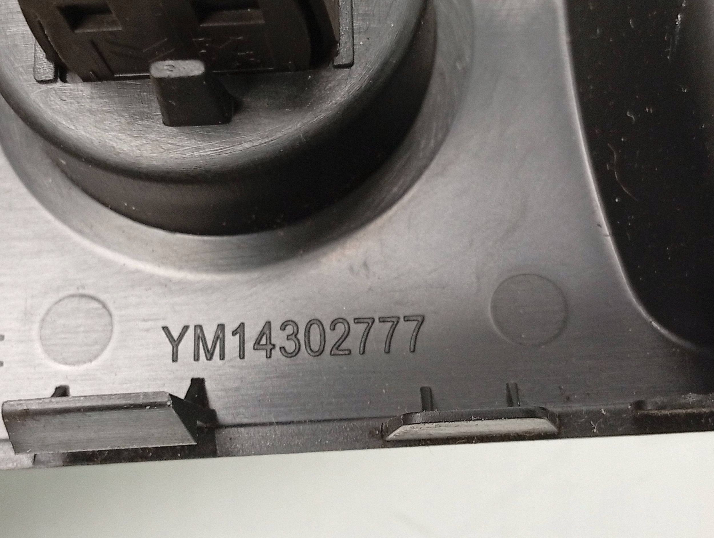 2012 Peugeot RCZ 12V-uttag (fram) YM14302777 image 6