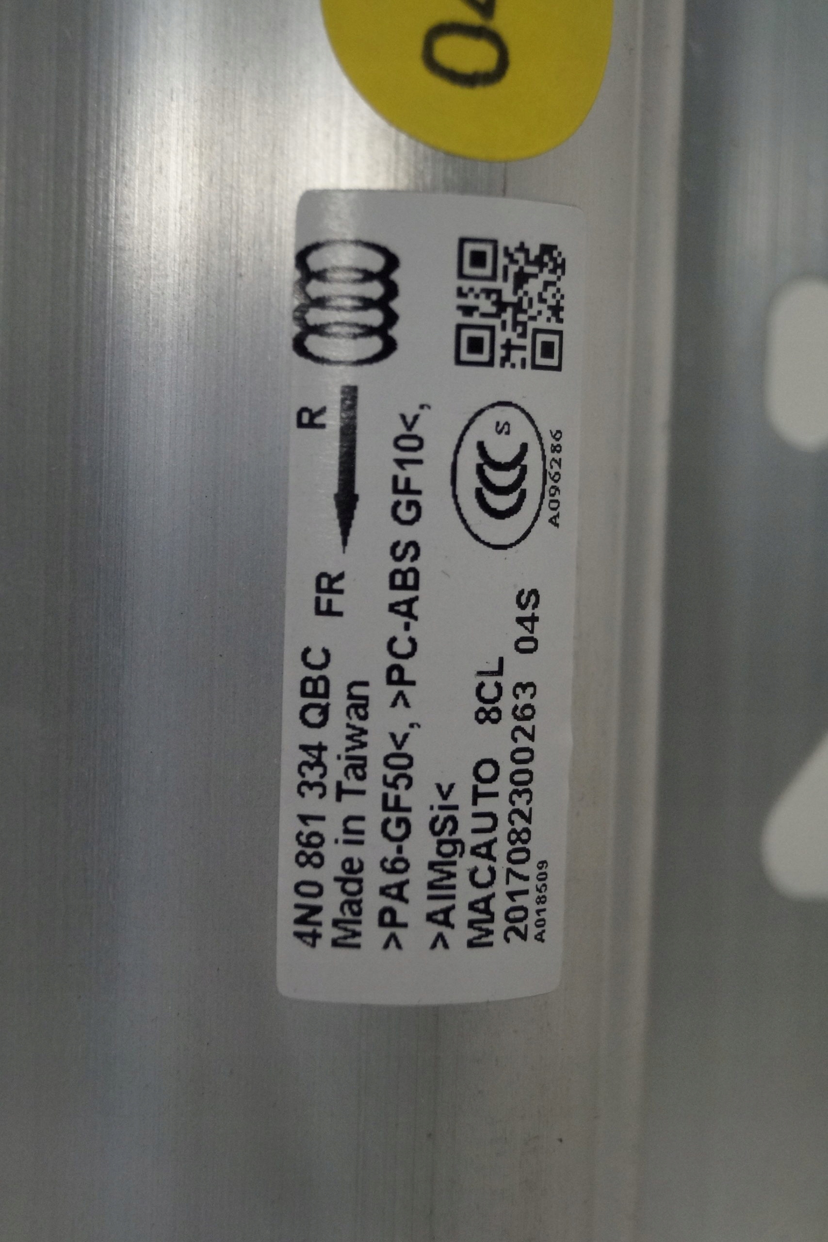 Audi A8 D5 4N Verho Oikea Taka 4N0861334