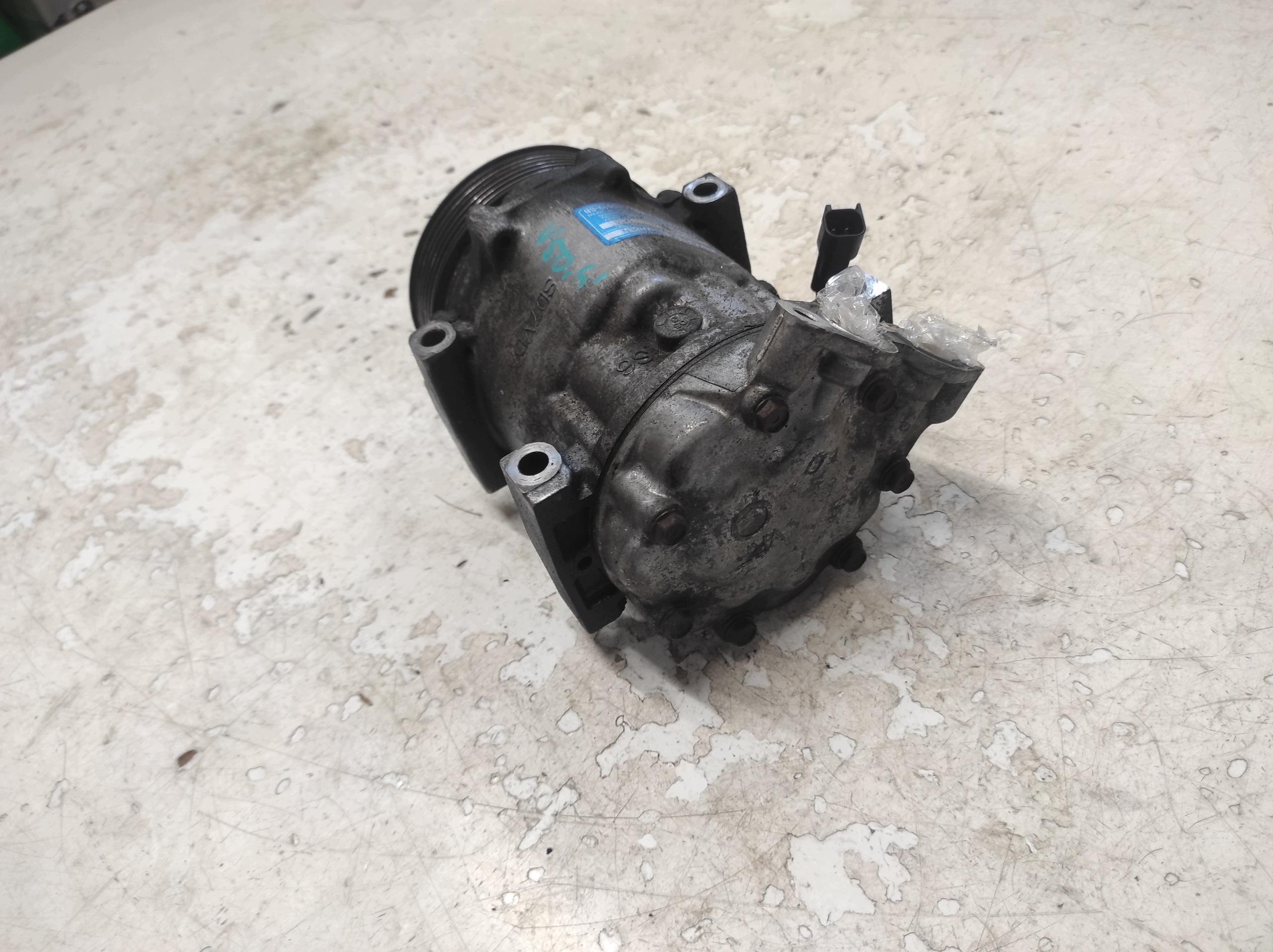 Volvo V50 1.6 TD Compressor AC Usado image 4